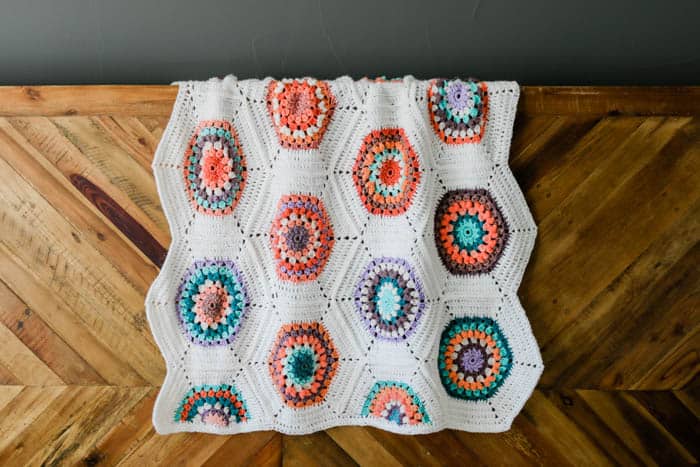 Grandmother's Flower Garden Crochet Blanket - Free Pattern + Video