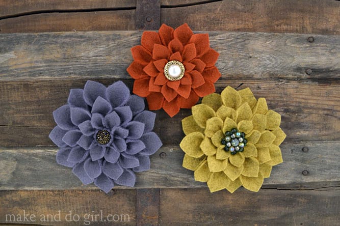 TUTORIAL: DIY Felt Flowers - makeanddogirl.com