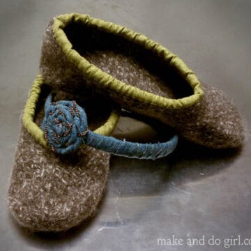 A simple pattern to knit felted wool slippers. Knits up in two hours, which which makes it a great DIY Christmas gift idea. Click for more details. | MakeAndDoCrew.com