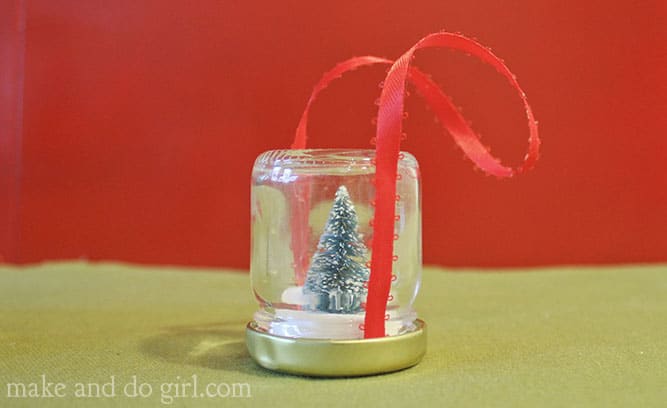DIY_Christmas_Ornament_snowglobe