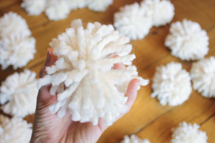 Super Easy DIY Christmas Wreath Tutorial With Pom Poms super-easy-diy-christmas-wreath-tutorial-with-pom-poms