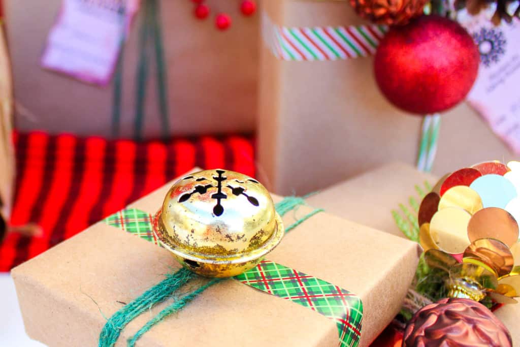 Easy Dollar Store Christmas Gift Wrap Ideas + Free Gift Tags