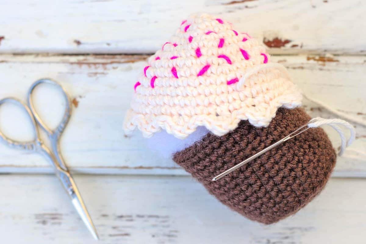 Download Free Amigurumi Crochet Cupcake Pattern--With B-Day Candle!