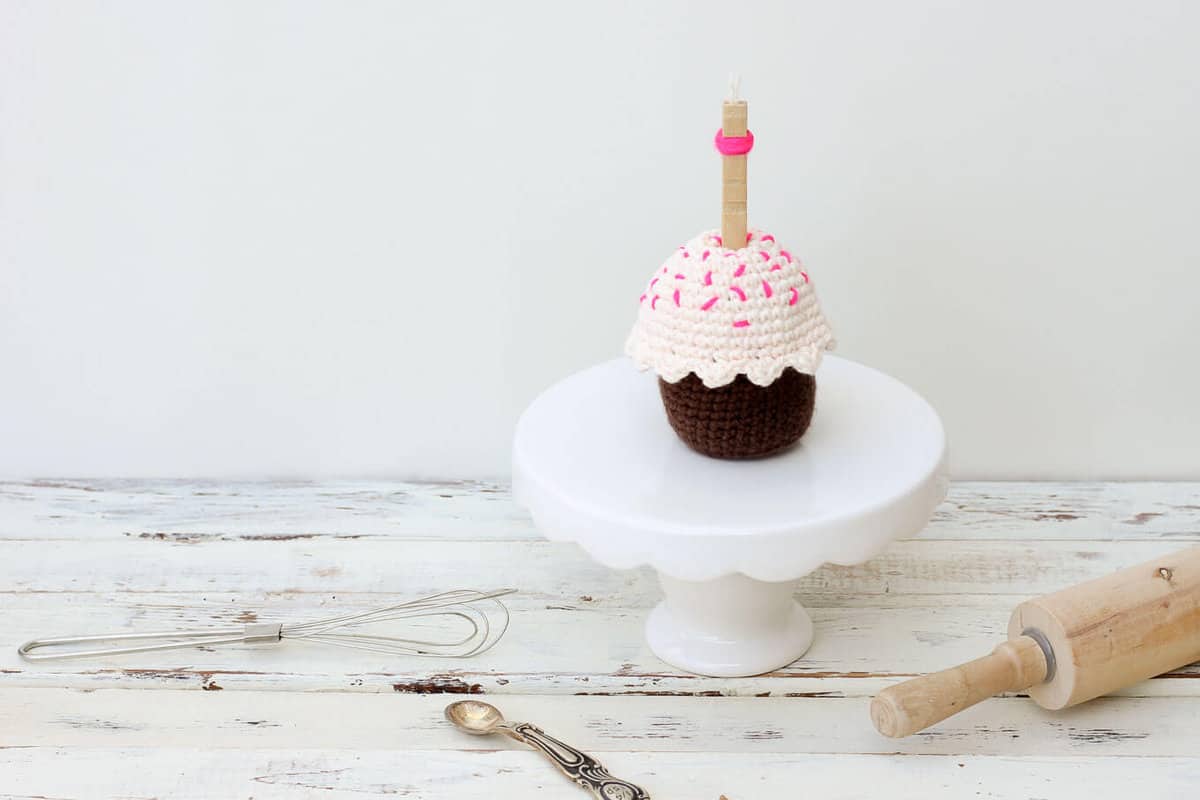 Download Free Amigurumi Crochet Cupcake Pattern--With B-Day Candle!