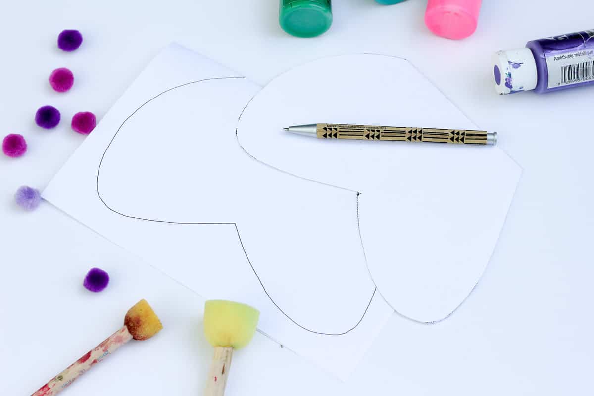 This easy butterfly craft is a perfect art project for kids (toddlers +) who are ready to bring on Spring and sunshine!