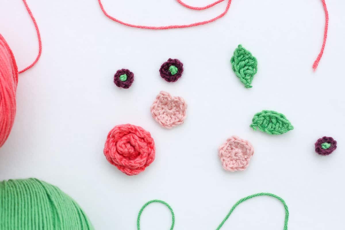 This free crochet headband pattern with flowers is surprisingly easy and it makes an adorable headpiece for a young flower girl in a wedding (or a bohemian beauty of any age)! Sizes include newborn, baby, toddler, child, teen and adult. | MakeAndDoCrew.com