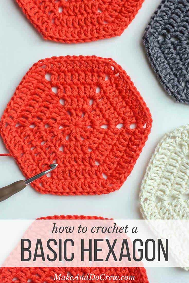 Motivo esagonale all'uncinetto di base. Super chiaro passo-passo foto tutorial. Questo modello può essere utilizzato per realizzare esagoni di qualsiasi dimensione per cuscini, tappeti, patchwork afgani o persino vestiti. / MakeAndDoCrew.com