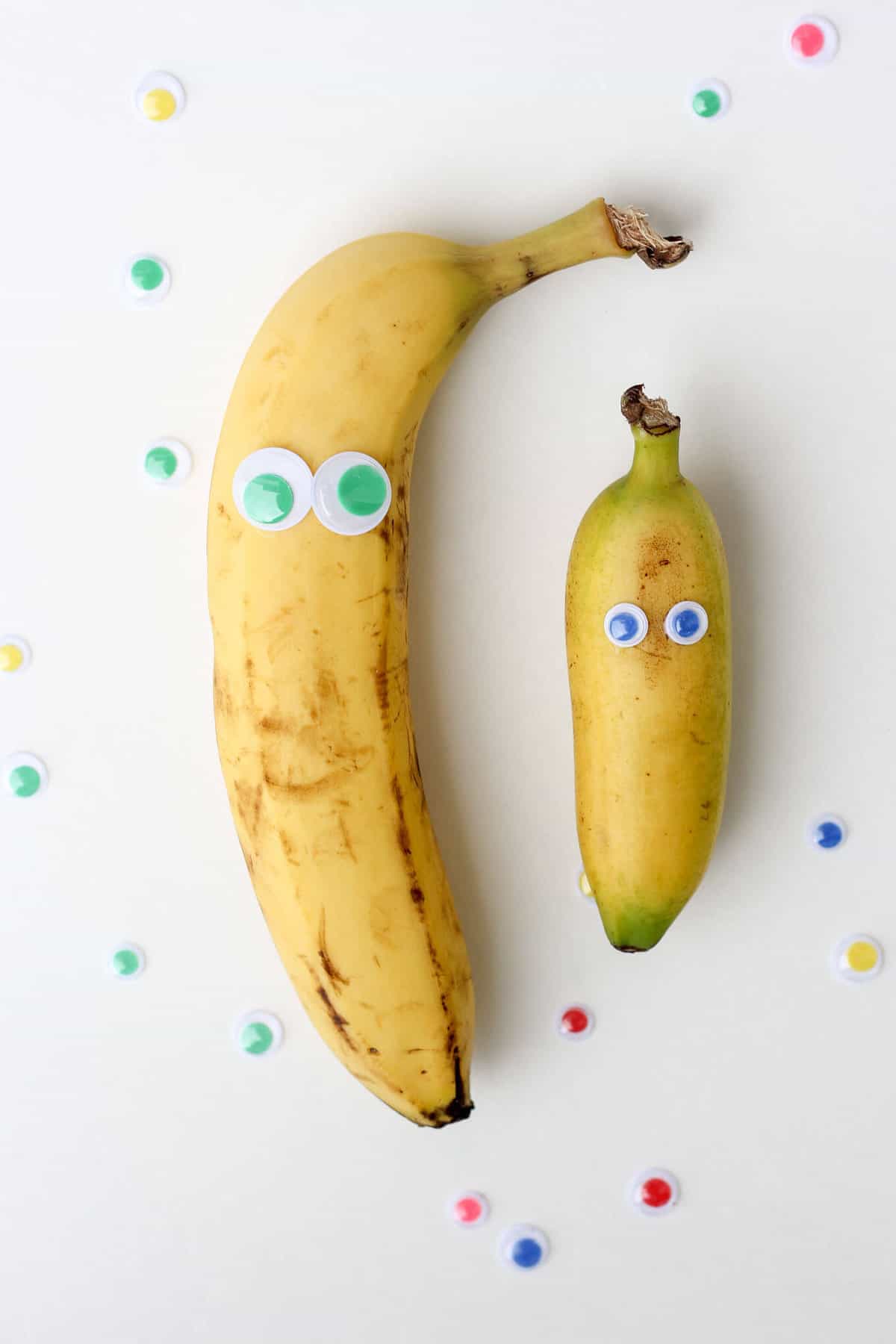 If you know a little one who will soon become a big sister or a big brother, create a playful occasion to talk about the transition with this fun banana craft idea. Great art activity for toddlers and young kids. | MakeAndDoCrew.com