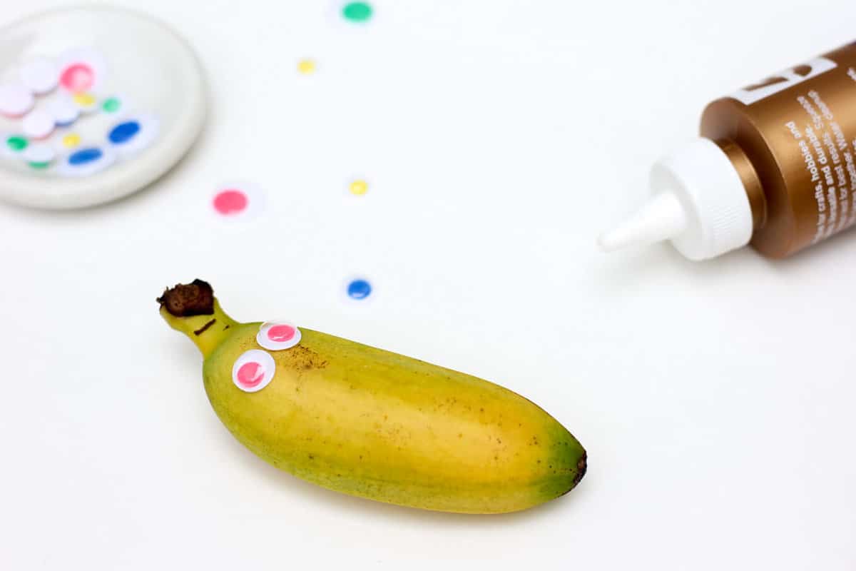 DIY banana craft for kids. Perfect for a big sister or big brother party. | MakeAndDoCrew.com