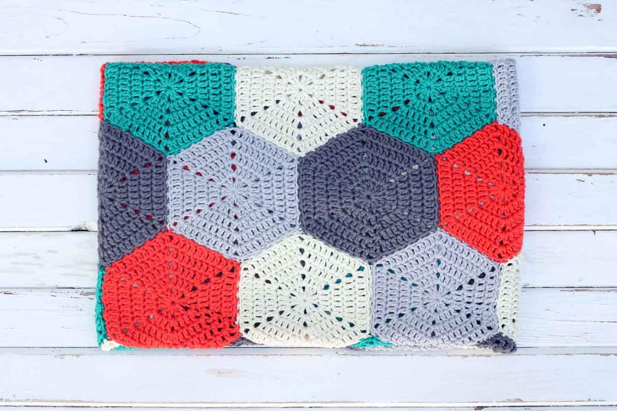 This free crochet afghan pattern is customizable, so you can use it to make a baby blanket, lap blanket or even a bedspread. Makes a great modern, gender-neutral baby shower gift idea or an afghan for the couch. Click for the free pattern and photo tutorial. | MakeAndDoCrew.com