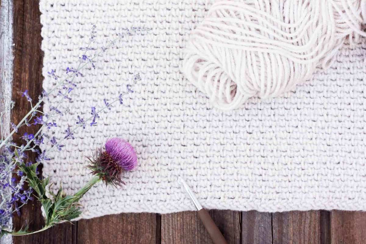 Learn how to crochet the moss stitch with this beginner-friendly video tutorial. Perhaps you know the moss stitch by the name the linen stitch, the woven stitch or the granite stitch--either way, it's beautiful and easy to master!