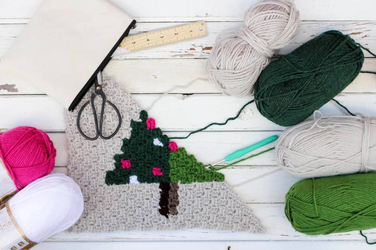 Corner to Corner Crochet Christmas Tree - Free Pattern