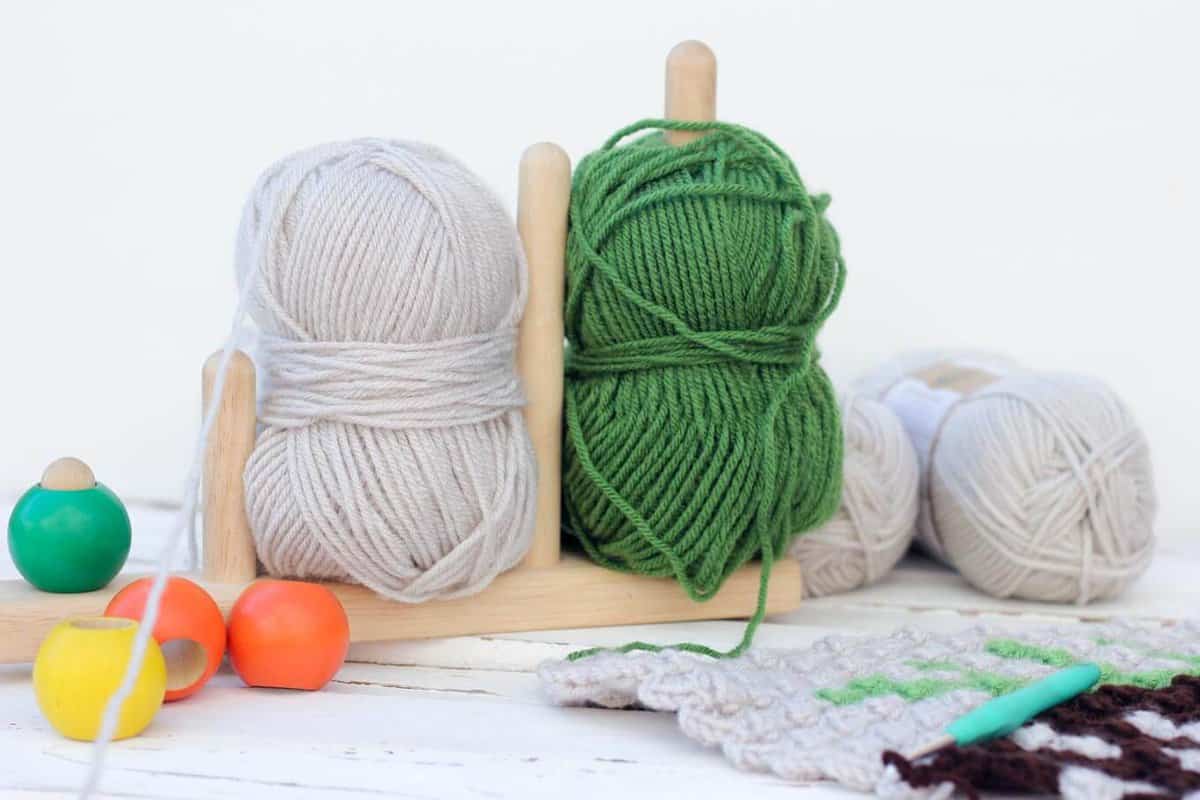 How To Keep Yarn Wrangled When Crocheting with Multiple Colors » Make & Do  Crew