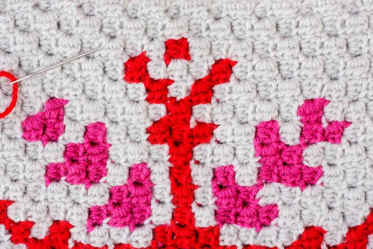 This free c2c crochet graph makes a graphic, modern, monochromatic snowflake. Crochet several for a bright, happy winter afghan or check out the rest of the Christmas corner-to-corner patterns to make a sampler afghan. Yarn used is Lion Brand Vanna's Choice in Linen, Scarlet and Raspberry. 