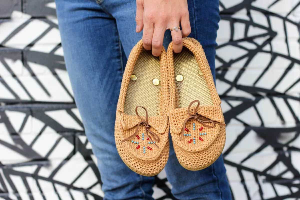Learn how to crochet shoes with flip flop soles with this free crochet moccasin pattern and video tutorial! These crochet moccasins with seed bead detailing make super comfortable women's shoes or slippers and can be customized however you wish. Made from Lion Brand 24/7 Cotton in "Camel" color. 