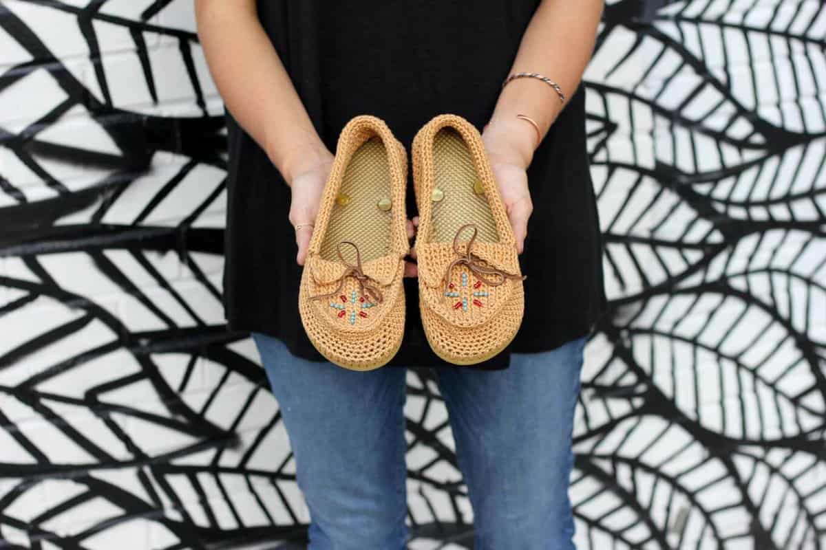 Learn how to crochet shoes with flip flop soles with this free crochet moccasin pattern and video tutorial! These crochet moccasins make super comfortable women's shoes or slippers and can be customized however you wish. Made from Lion Brand 24/7 Cotton in "Camel" color. 