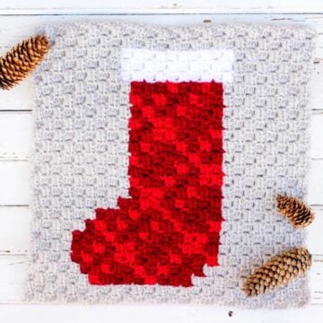 This is square #8 of 9 in my c2c Christmas afghan series. Make this modern Christmas stocking block as a merry throw pillow for the holiday season, or add it to your own winter graphgan. Click to download the free, printable crochet pattern.