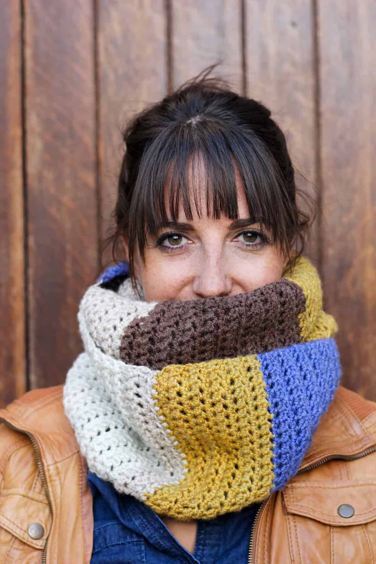 This easy, modern cowl is going to become your go-to accessory for fall and winter! Plus, this Caron Cakes Yarn free crochet pattern is simple to make even if you're not an experienced pattern-reader. Simple one-skein crochet project! Caron Cakes color "Blue Icing."