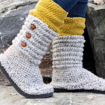 Crochet Slippers with Flip Flop Soles -- Free Pattern + Video Tutorial!