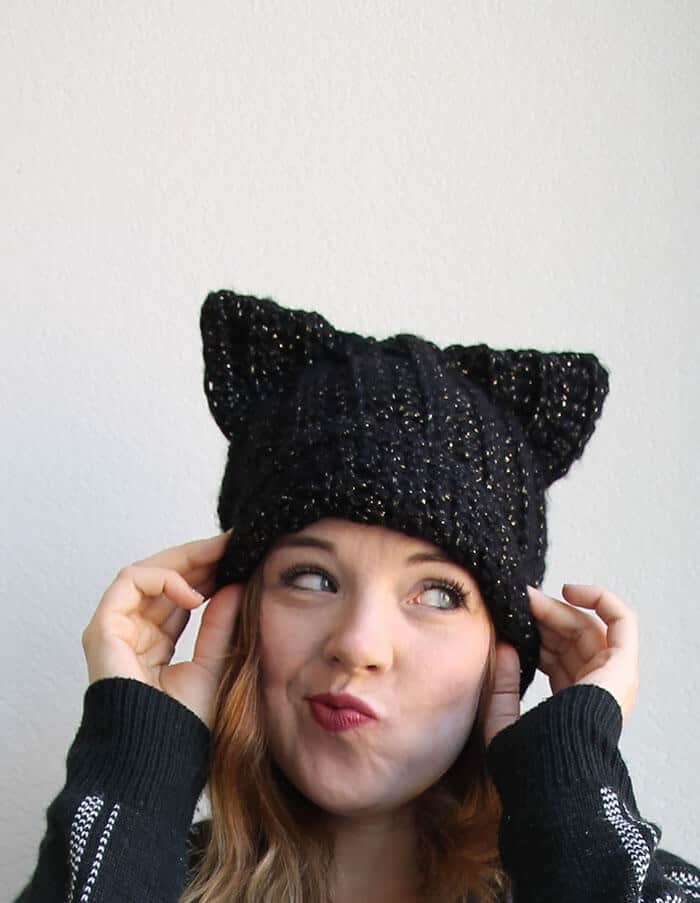 Simple crochet pattern to make a modern and hip black cat hat. One skein crochet project!