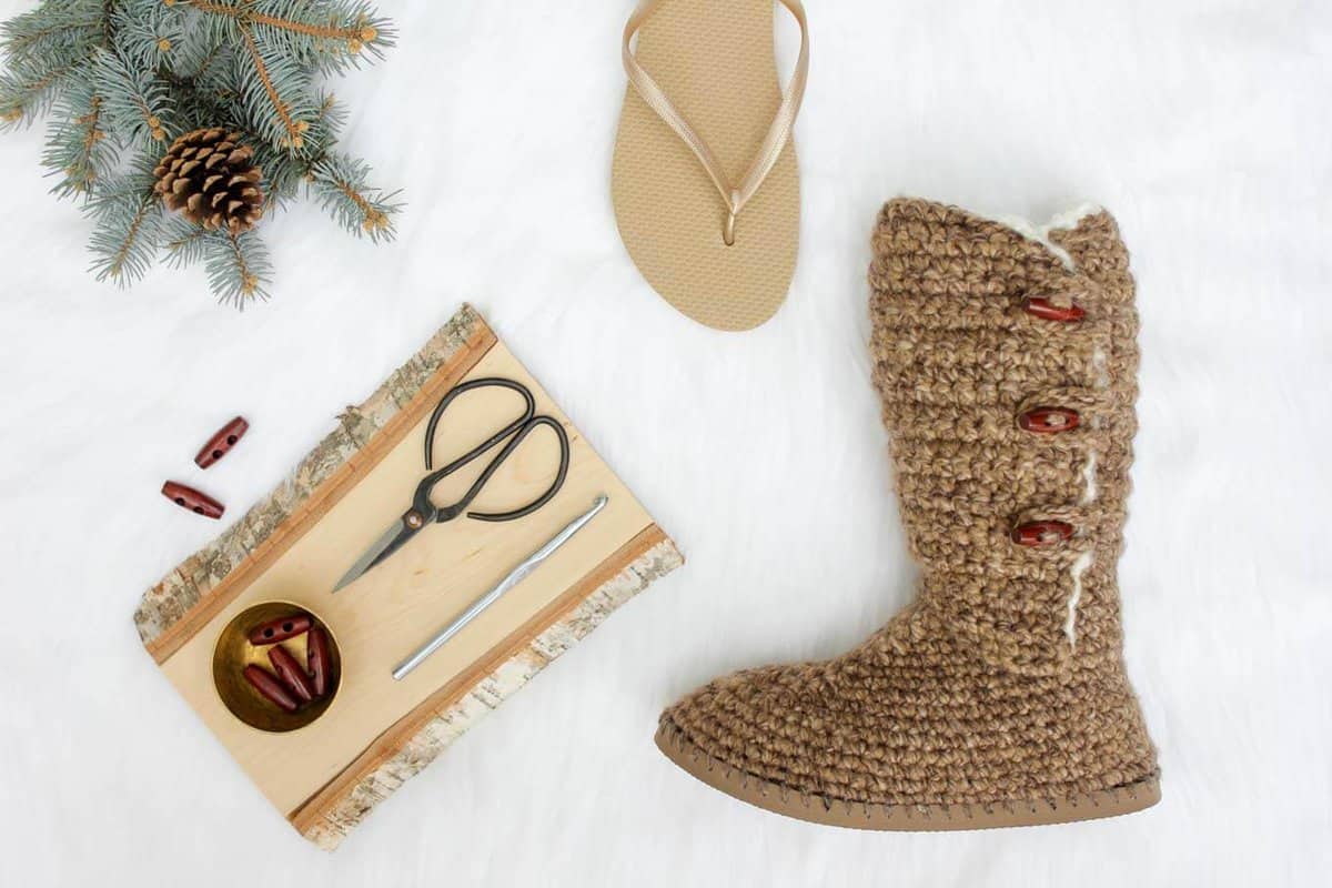Want to learn how to make your own crochet shoes step-by-step? In Part 2 of the free Breckenridge crochet boots pattern and video tutorial, we'll work the front and back of the ankle shaft. Made with Lion Brand Wool Ease Thick & Quick in "Toffee."