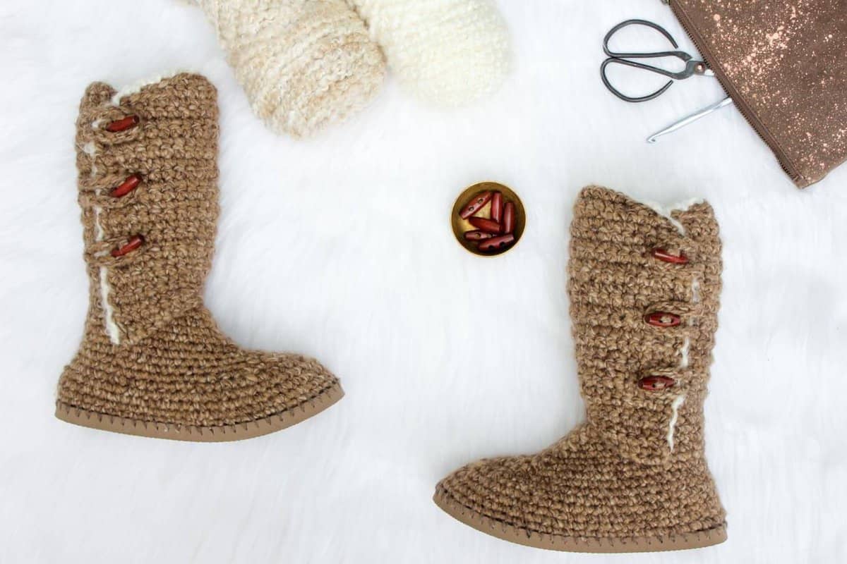 Want to learn how to make your own crochet shoes step-by-step? In Part 2 of the free Breckenridge crochet boots pattern and video tutorial, we'll work the front and back of the ankle shaft. Made with Lion Brand Wool Ease Thick & Quick in "Toffee."