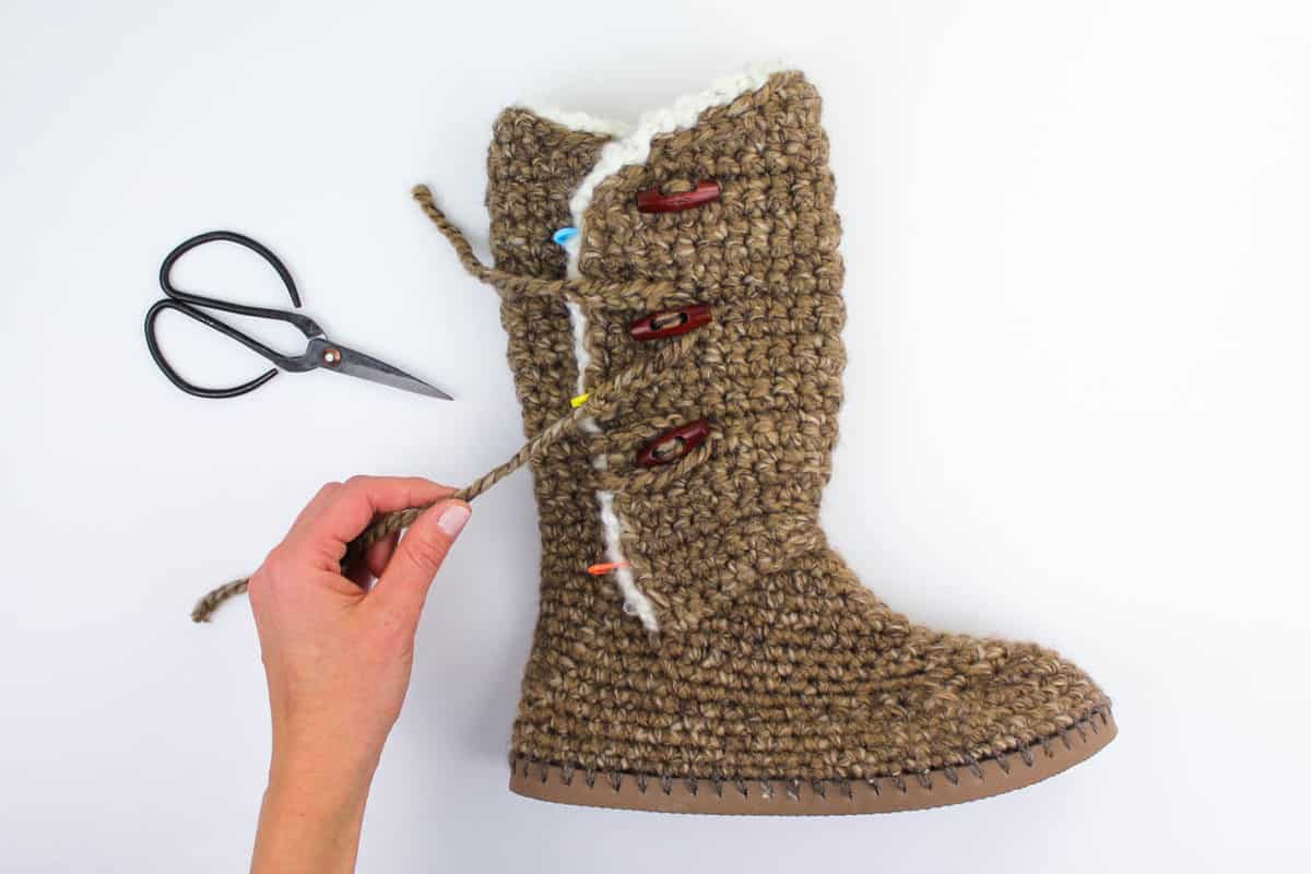 How to add toggle buttons to UGG-style crochet sweater boots. Modern crochet pattern for women!