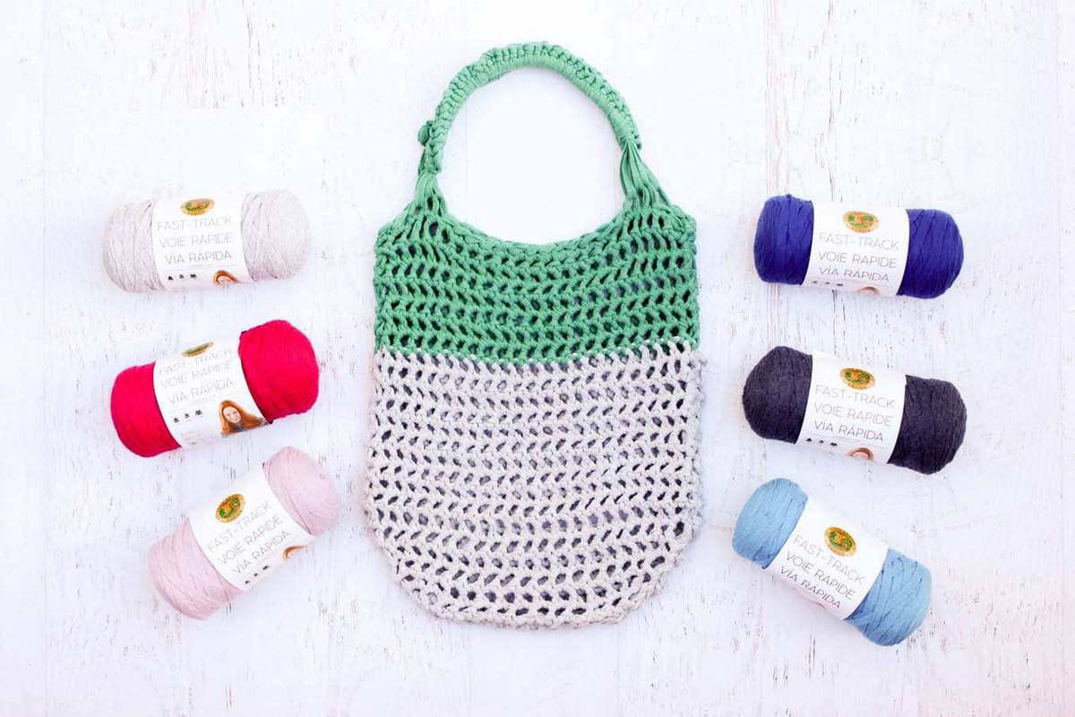 Free modern crochet tote bag pattern using Lion Brand Fast-Track yarn from MakeAndDoCrew.com.