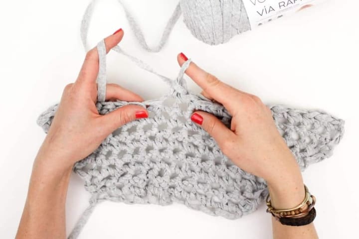 Free Market Tote Bag Pattern + Finger Crochet Video Tutorial