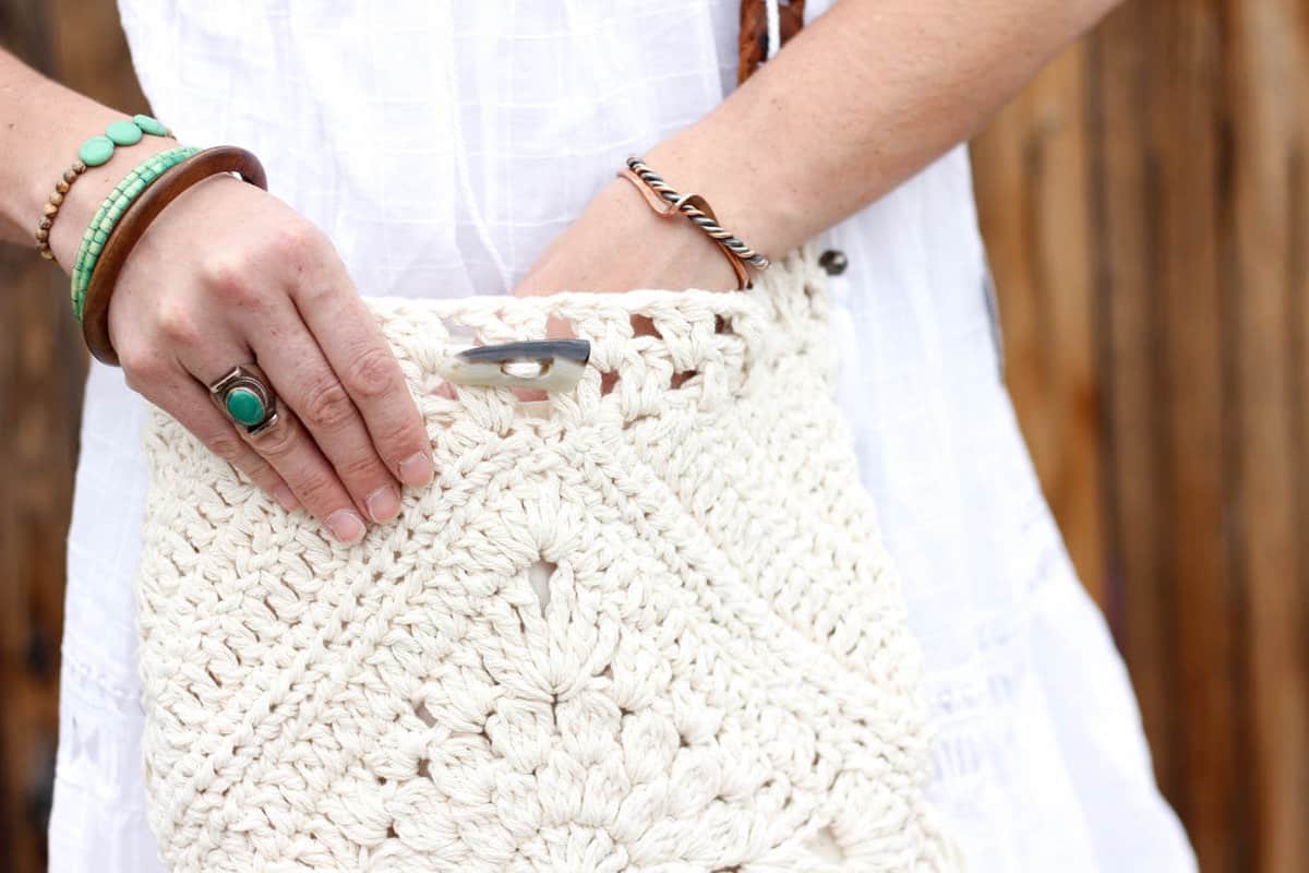 Boho love! This free boho crochet purse pattern is fun to put together and loaded with bohemian charm. Made with Lion Brand Kitchen Cotton in "Vanilla." 