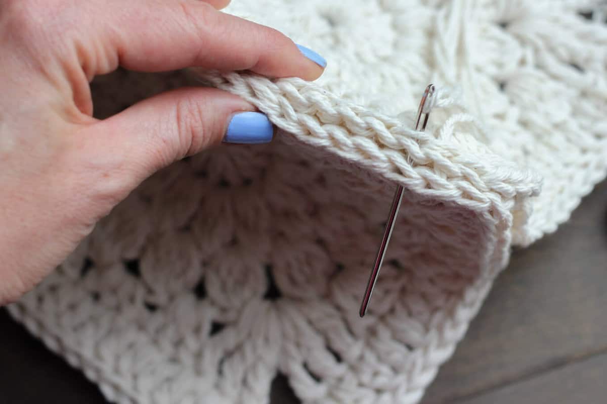 How to crochet a beginner purse pattern.
