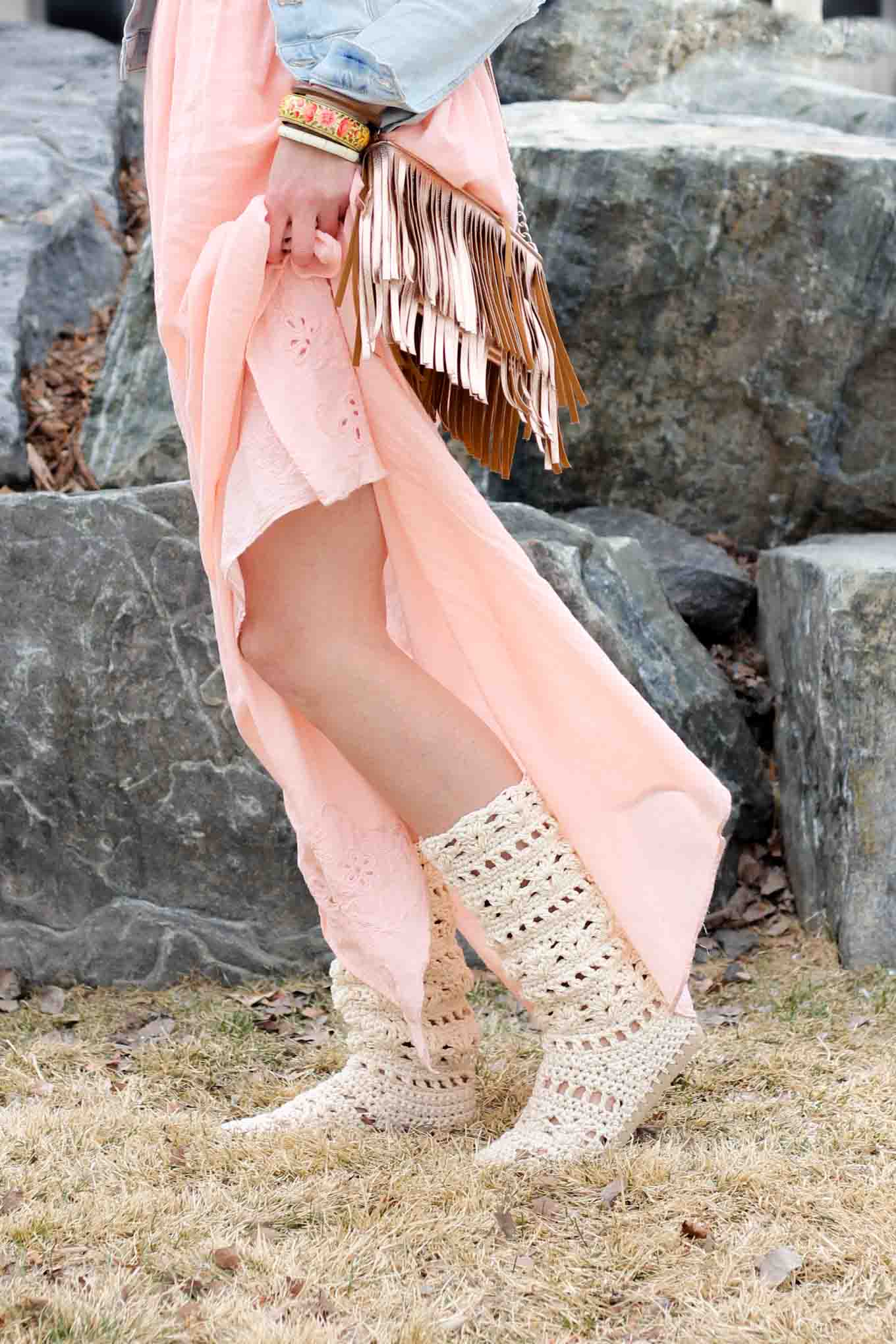 Wow! Bohemian wardrobe staple! DIY your Coachella style with these cotton crochet boots with flip flop soles. 