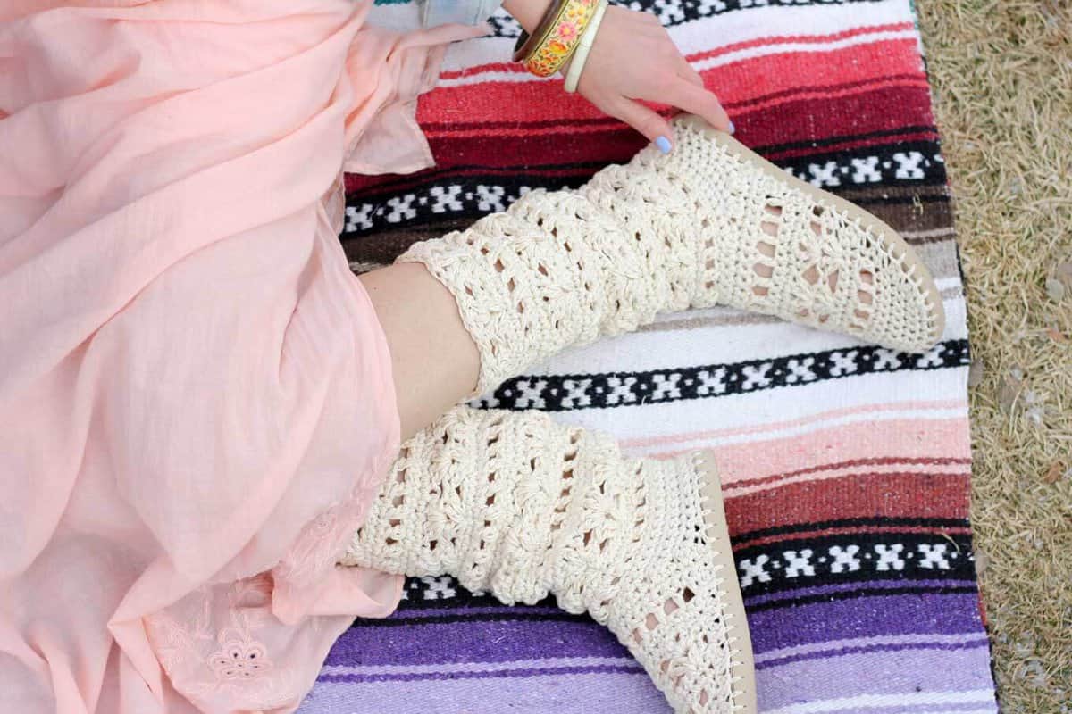 Wow! Bohemian wardrobe staple! DIY your Coachella style with these cotton crochet boots with flip flop soles. 