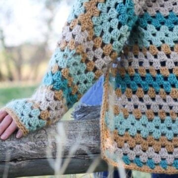 Believe it or not, two simple granny hexagons are the foundation of this free crochet hexagon sweater pattern. "The Campfire Cardigan" is made with Lion Brand New Basic 175 in Juniper, Cafe Au Lait, Thyme and Camel. Modern crochet sweater sleeve.