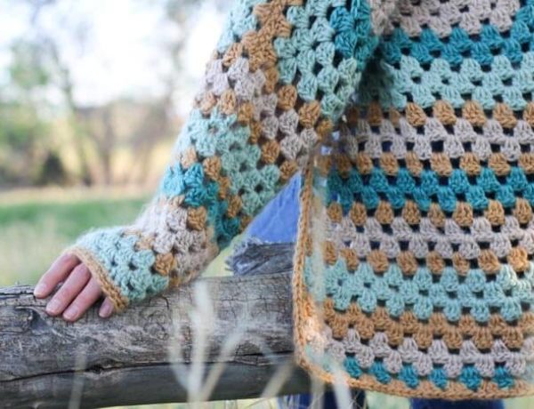 Believe it or not, two simple granny hexagons are the foundation of this free crochet hexagon sweater pattern. "The Campfire Cardigan" is made with Lion Brand New Basic 175 in Juniper, Cafe Au Lait, Thyme and Camel. Modern crochet sweater sleeve.
