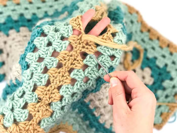 How to seam granny squares or hexagons with the mattress stitch. Free crochet hexagon jacket pattern by Make and Do Crew.