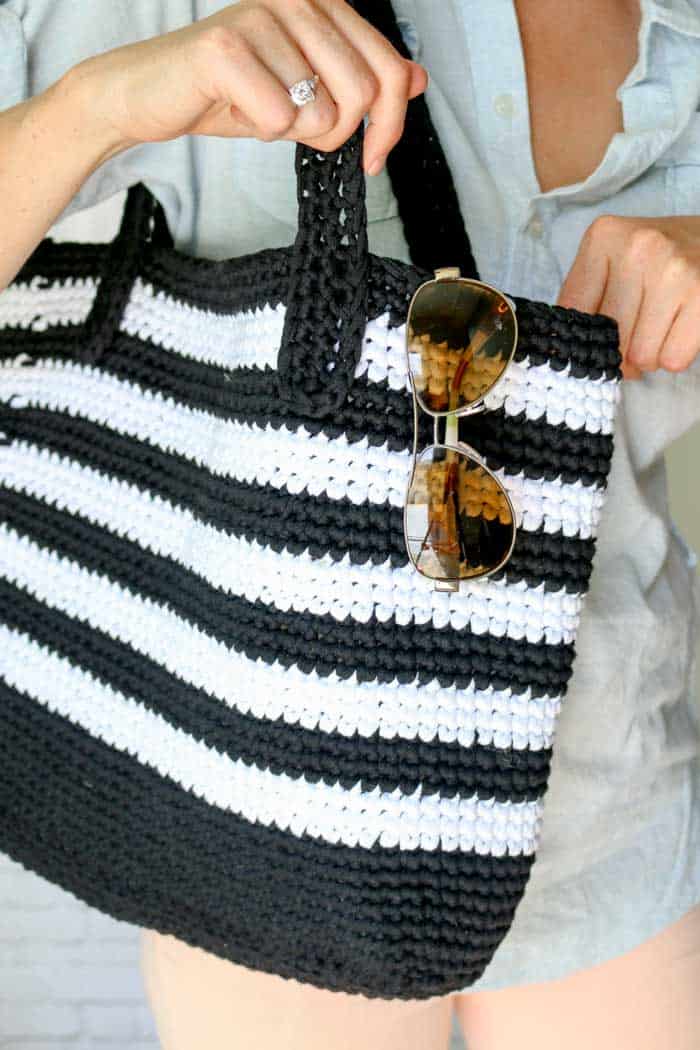 Beach Tote Crochet Pattern Day Bag – Free By The Purple Poncho ...