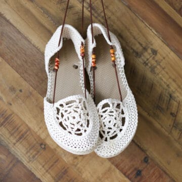 Flip flop crochet pattern to make summer sandals with leather laces and bead accents.