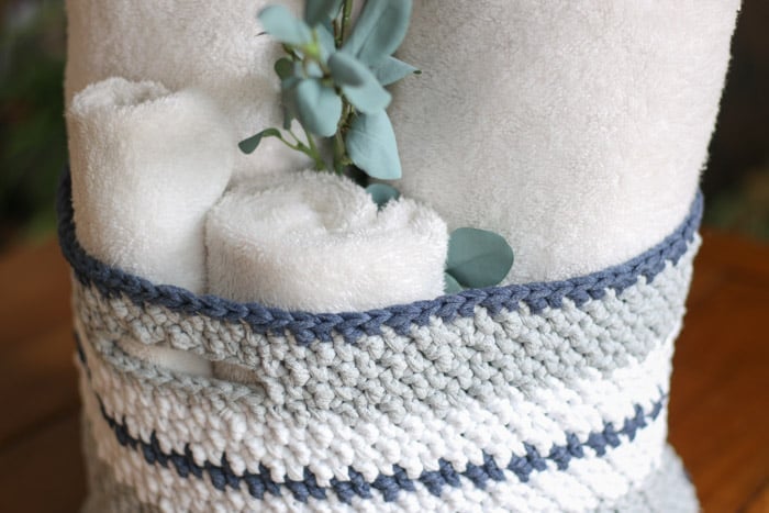 Grey, blue, white basket pattern using the Lemon Peel crochet stitch. Great home decor project!