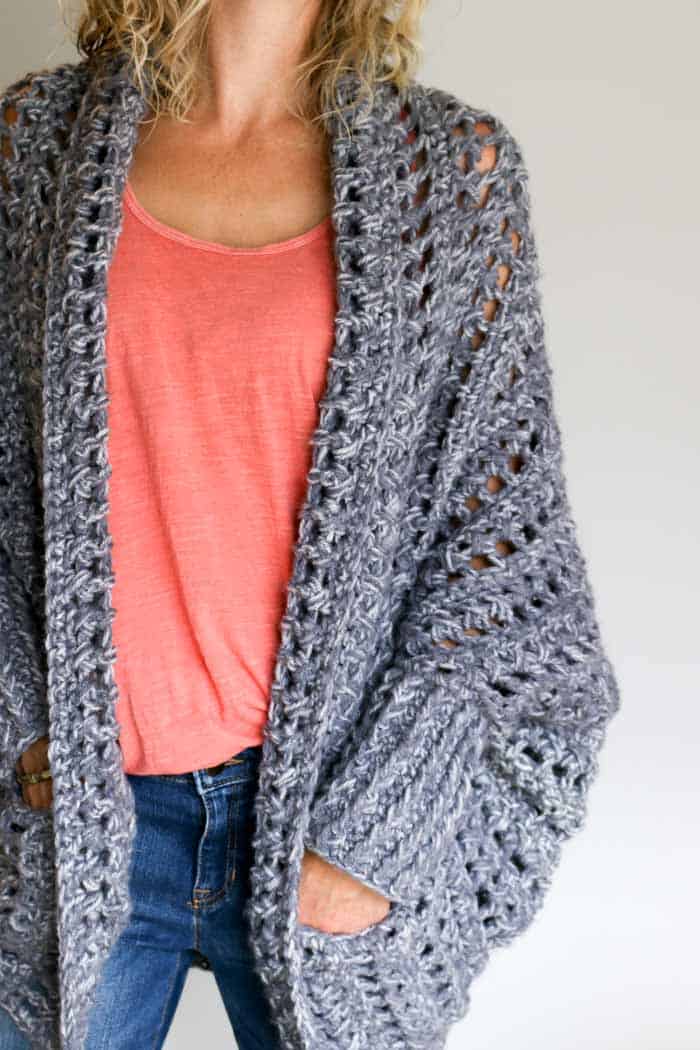 How to crochet a sweater video tutorial. Make this chunky grey crochet sweater with pockets--free pattern from Make and Do Crew. (The Dwell Sweater)