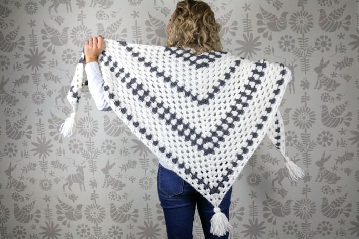 Put a modern spin on a crochet classic with this simple crochet granny stitch shawl! This free crochet pattern uses Lion Brand New Basic 175 in "Cream" and "Charcoal."