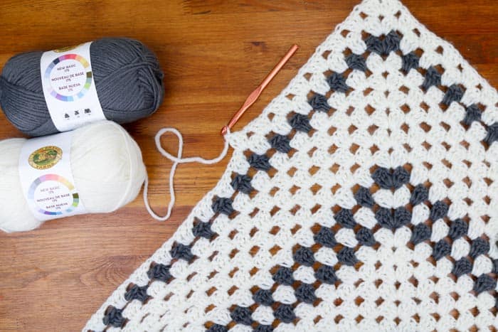 Granny Square Blanket Pattern – Mama In A Stitch