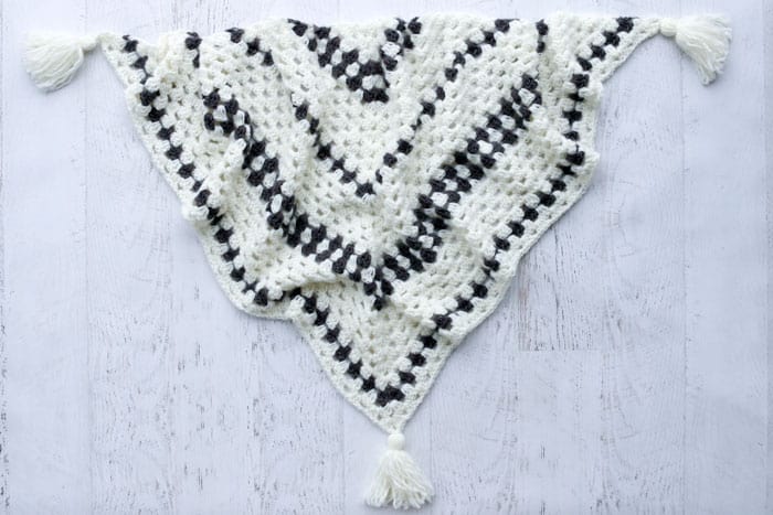 The Newsprint shawl. A free crochet pattern from Make and Do Crew using Lion Brand New Basic 175.