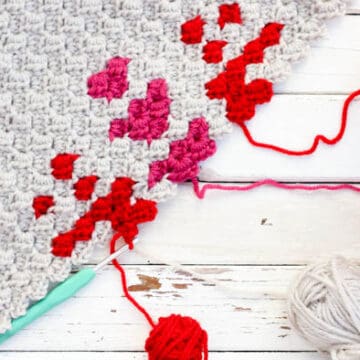 In this corner to corner crochet video tutorial, we'll learn the basic corner to corner stitch including how to increase in c2c and how to decrease in c2c. This introduction is perfect for corner to corner newbies!