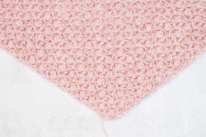 how to crochet a simple lace puff triangle scarf pattern to make a shawl of any size.