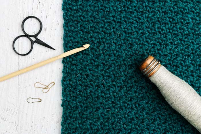 Learn how to crochet the griddle stitch in this easy, step-by-step video tutorial featuring Lion Brand Touch of Alpaca yarn. Such a beautiful crochet stitch!