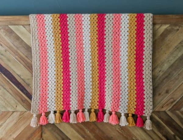 Free crochet granny stripe afghan pattern using Lion Brand Heartland yarn in Great Sand Dunes, Zion, Acadia, Biscayne and Yellowstone. Great beginner friendly crochet blanket pattern.