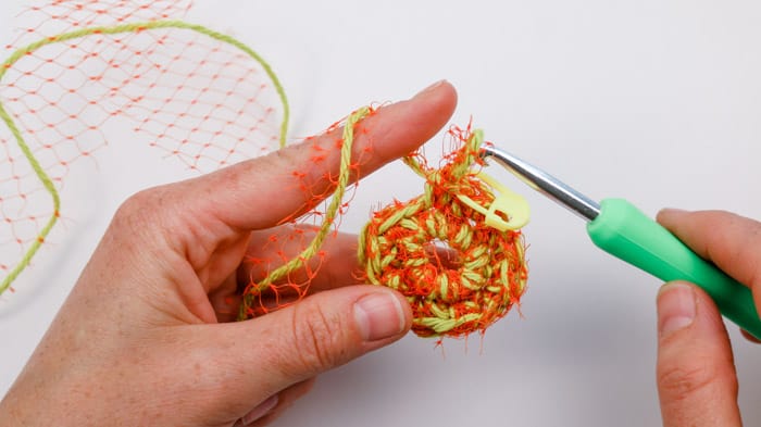 Step-by-step tutorial for beginners: how to crochet pot scrubbies from yarn and produce bags.