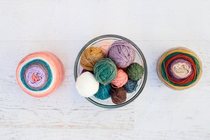 Learn how to deconstruct cake yarn like Lion Brand Mandala or Caron Cakes to form beautiful gradients in your crochet or knit patterns. Color planning worksheet included!