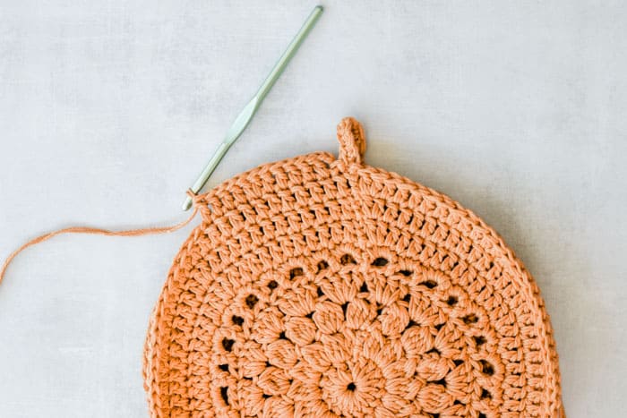 Free bohemian bag pattern made from two simple circles from Make & Do Crew. Free pattern featuring Lion Brand 24/7 Cotton.